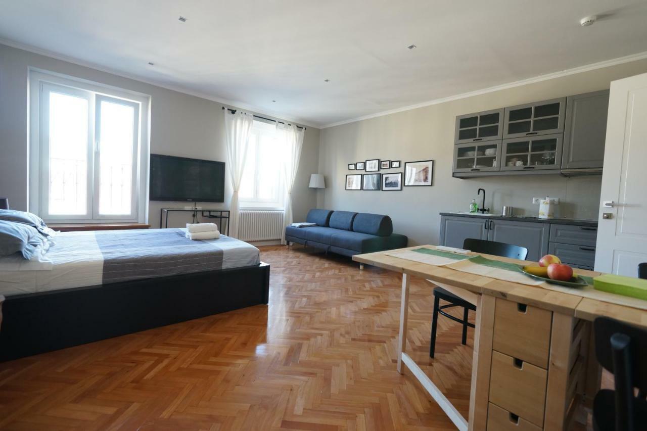 Garibaldino Rooms Trieste Bagian luar foto